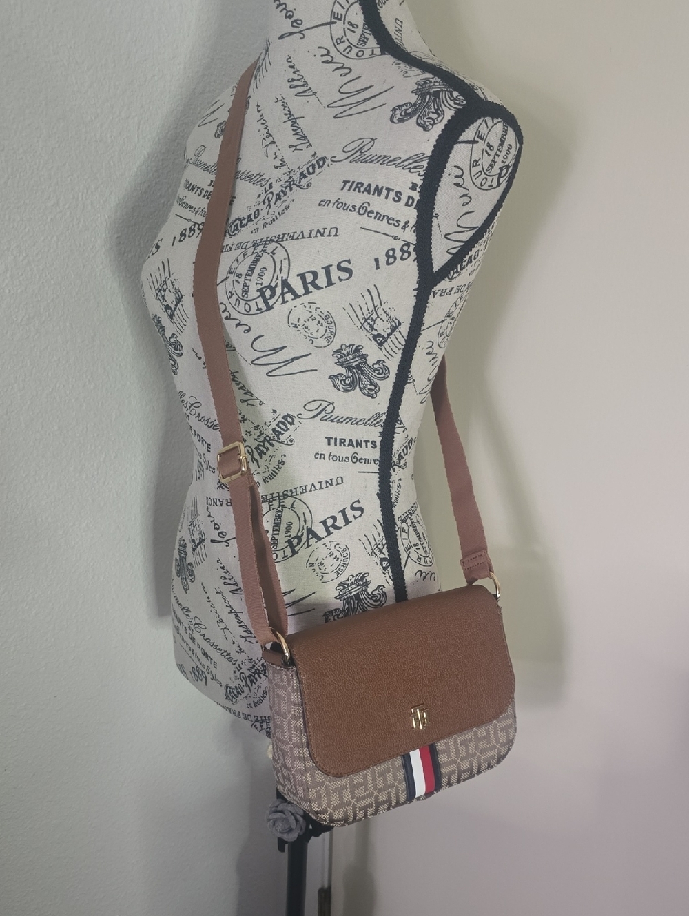 Tommy Hilfiger Brown Crossbody Crossbody/Shoulder Signature Stripe Bag (NWOT)🤎